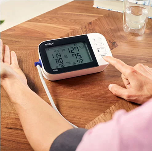 ⁦أمرون- جهاز قياس ضغط الدم الأتوماتيكي نوع  M7 Afib⁩ - الصورة ⁦4⁩